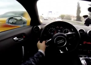 Řidič si spletl reálný život s Need for Speed. Takového blázna potkat nechcete!