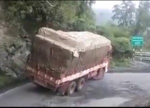 Poznal, že tuto zatáčku již nedá!