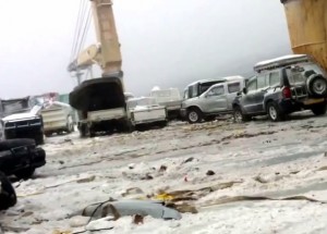 Bouře zasáhla loď a 52 aut skončilo na dně moře.