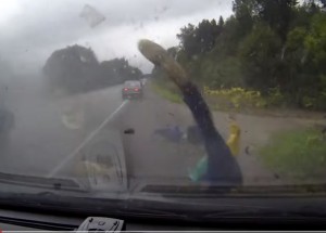 Nehoda jako z horroru. Z tohoto videa vám naběhne husí kůže!