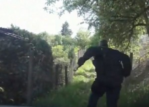 Pražským policistům ujížděl zdrogovaný motorkář. Neujel!