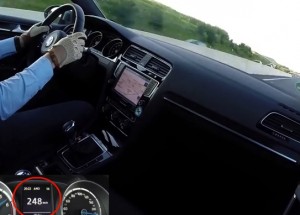Takhle zrychluje Volkswagen Golf 7 R s 300 koňmi. Z nuly na sto rychleji, než supersport!