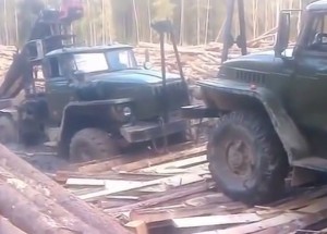 Přesun přes nejnebezpečnější silnice Monster Truck