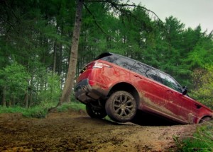 Brutální testovací jízda v Range Rover Sport. Auto, které se bahna nebojí!