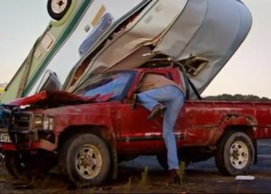 Jak zničit Toyotu, utopit nebo upálit?