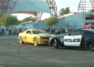 Podívejte se, jak driftuje Mustang v policejních barvách. Pecka!