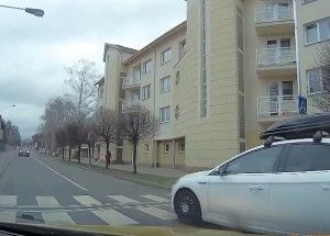 Instruktor autoškoly nahrál jízdu totálního antitalenta. Tentokrát to není fake!