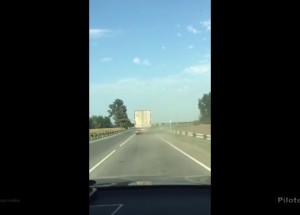 Ukočíroval řidič nákladního auta rychlou jízdu