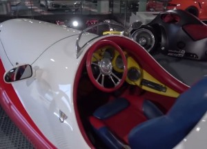 Záhadná a trochu bizarní sbírka aut