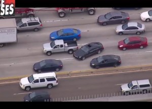 Kličkoval jako zajíc, aby unikl policii a poškozoval přitom cizí vozy