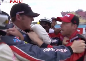 Ujely pilotům nervy a došlo, na pěstní výměnu názorů