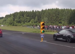 Postavili proti sobě starý Golf a novou Audi R8 V10. To, co následovalo, ale nikdo nečekal!