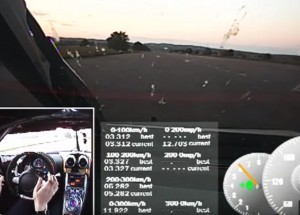 Takhle zrychluje dravec jménem Koenigsegg One. Z nuly na tři sta za pár vteřin!