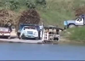 Chtěli převézt náklaďáky s velkým nákladem, ale dopadlo to katastroficky!