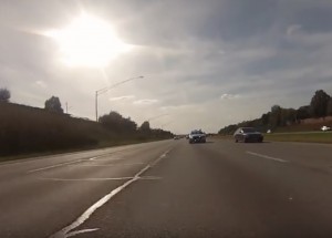 Motorkář s Kawasaki H2 ujel závratnou rychlostí policejní hlídce. Nedal jim žádnou šanci!