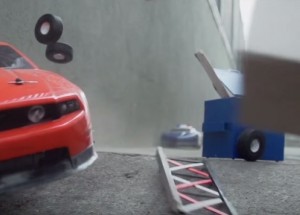 Toto je ta nejakčnější policejní honička všech dob. Nepoznáte, že jsou to autíčka na ovládání!