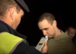 Vzpomínáte si na legendárního opilého cyklistu? Tohle nikdy neomrzí!