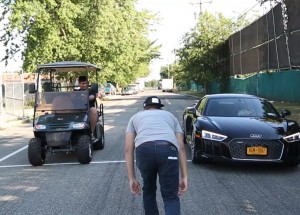 Nejšílenější závod v historii světa. Audi R8 proti golfovému vozíku!