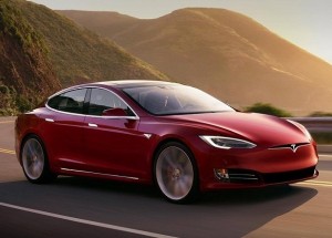 Nová Tesla má skoro nadzvukové zrychlení. Pojďte se podívat na tuto elektro-bestii!