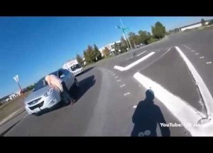 Matka srazila vlastního syna na motorce. Tohle je naprostá ironie osudu!