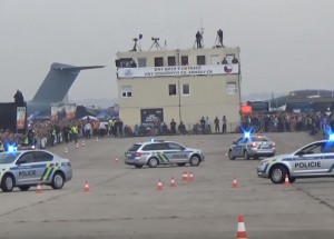 Česká policie se vyřádila na Dnech NATO. Divákům zadriftovali hned čtyři nové Octavie!