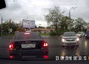 Po téhle havárce pochopíte, proč je ve městech "jen" 50km/h. Držte se!