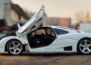 Polák si vyrobil vlastní supersport. Sledujte mistra v akci!