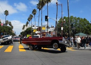 Nejšílenější show LowRiderů v Americe. Tohle je pořádná jízda!