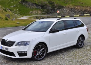 Škoda Octavia RS 230 na nejlepší silnici na světě. Tahle jízda je naprosto perfektní!