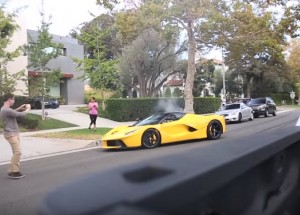 Jak to vypadá když se bohatí nudí? Jako hračka poslouží LaFerrari...