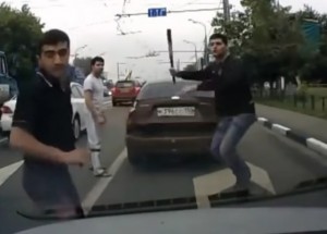 Takhle to občas umí vyhrotit ruští frajeři! Sami se podívejte, co s sebou vozí v kufru.