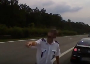 Podívejte se na neuvěřitelné chování dopravních policistů ČR!