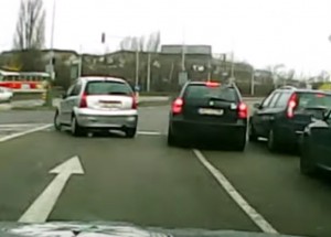 Policejní honička z Česka, která se vyhrotila do extrému. Šílence zastavil až pás s hroty!