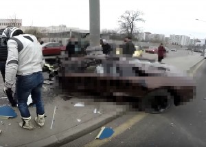 Rus v Lamborghini vletěl v plné rychlosti do sloupu. Neuvěříte, co zbylo z auta!