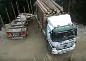 Tohle je řidičské umění. Vycouvat z téhle situace dokáže jen opravdový mistr!