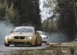 Nejdrsnější driftování v ruské opuštěné základně. Tohle vás oslní!