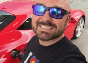 Další zničené Ferrari 458 Italia, tentokrát v krásných serpentinách. Řidič už se asi tolik neusmívá...