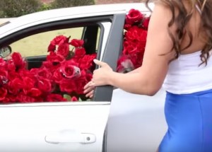 Z té krásy se vám protočí panenky! Na Valentýna jí připravil nádherné překvapení!