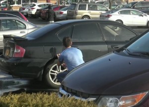 Tohle je způsob, jak snadno a rychle vykrást jakékoli auto. Dávejte si velký pozor!