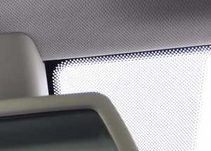 Černé tečky podél okrajů autoskel mají svůj význam. Seznamte se!