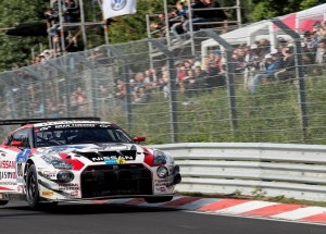 Pilot závodního Nissanu GT-R se řítil po trati. Netušil, že za pár vteřin mu půjde o život!