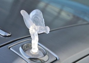 Co se stane, když se pokusíte odcizit sošku z Rolls-Royce? Tohle vás překvapí!