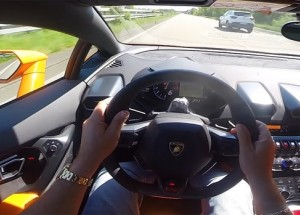 Takhle vypadá záznam pořádné rychlosti. Lamborghini v rychlosti 342 km/h.