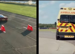 Kdo z nich zvládne lepší čas. Ferrari nebo sanitka?