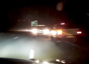 Řidič vjel na dálnici do protisměru. Z tohoto záběru tuhne krev v žilách