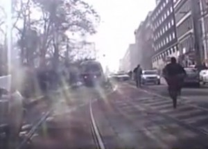 Policejní honička v Praze s velice sebejistým pachatelem!