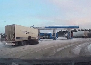 Obrovský výbuch pneumatiky kamionu. Tohle musíte vidět!