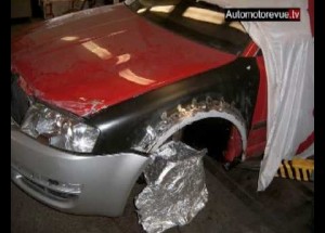 Čeští tuneři překovali děsivě starého Superba. Výsledná práce vás ohromí!