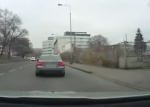 Policie ČR zběsile naháněla podvodníka v BMW. Tohle je honička jak z akčního filmu!