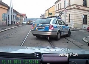 Nebezpečná honička policie a pronásledovaného Citroënu!
